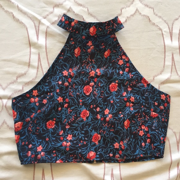 MISSGUIDED Floral Halter Crop Top - Picture 2 of 4